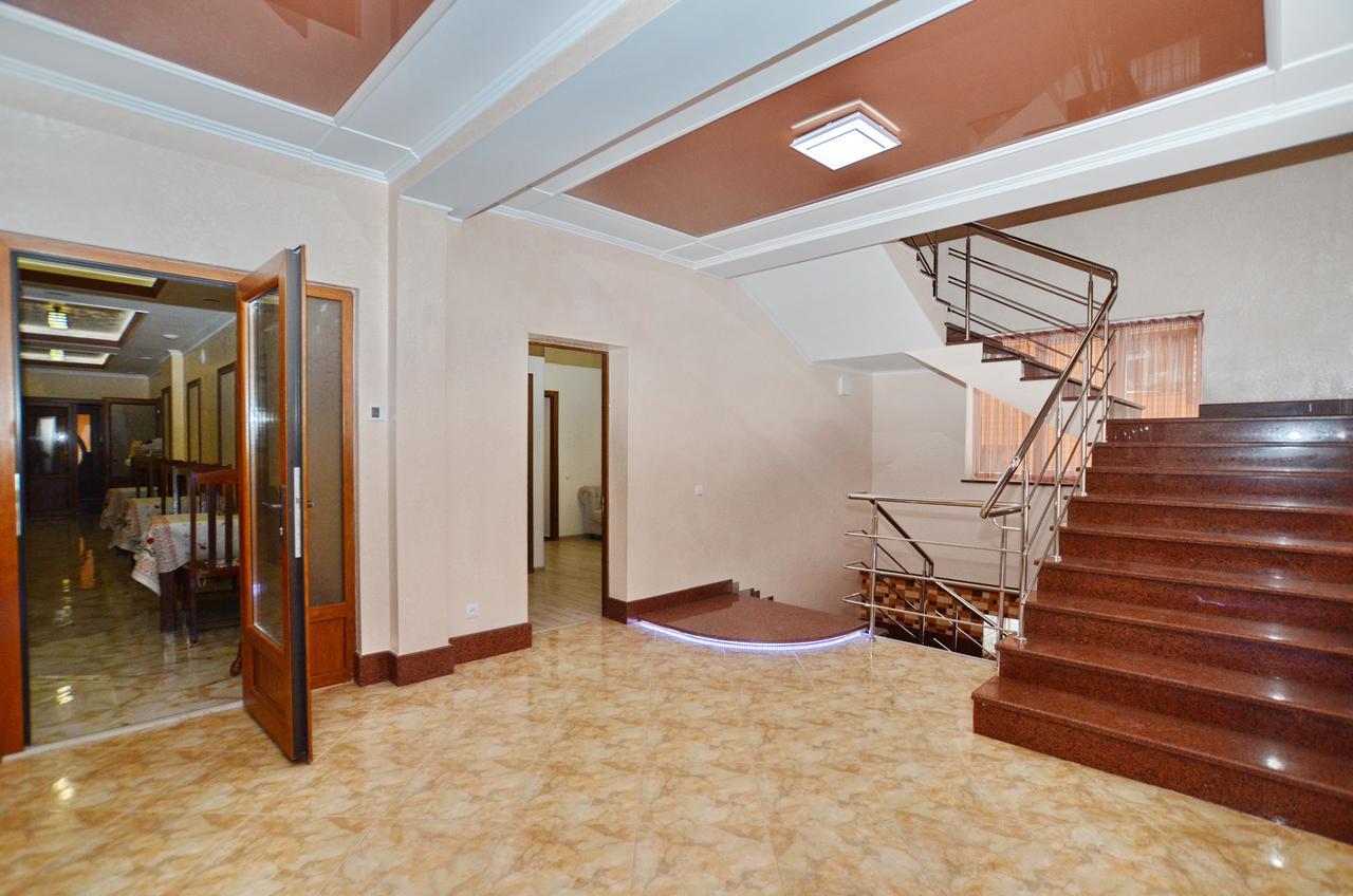 Apart-Hotel Orlan Mykulychyn Exterior foto